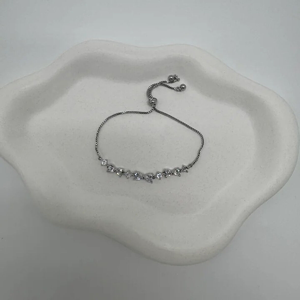 Özel Seri Silver Kalp Detaylı Taşlı Bileklik - Silver