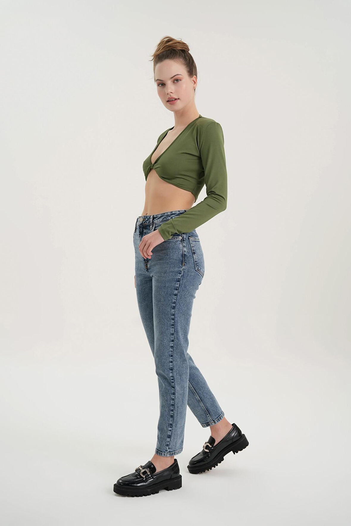 Orta Mavi Yüksek Bel Patı Fermuarlı Slim Fit Mom Jean Pantolon C 4932-005