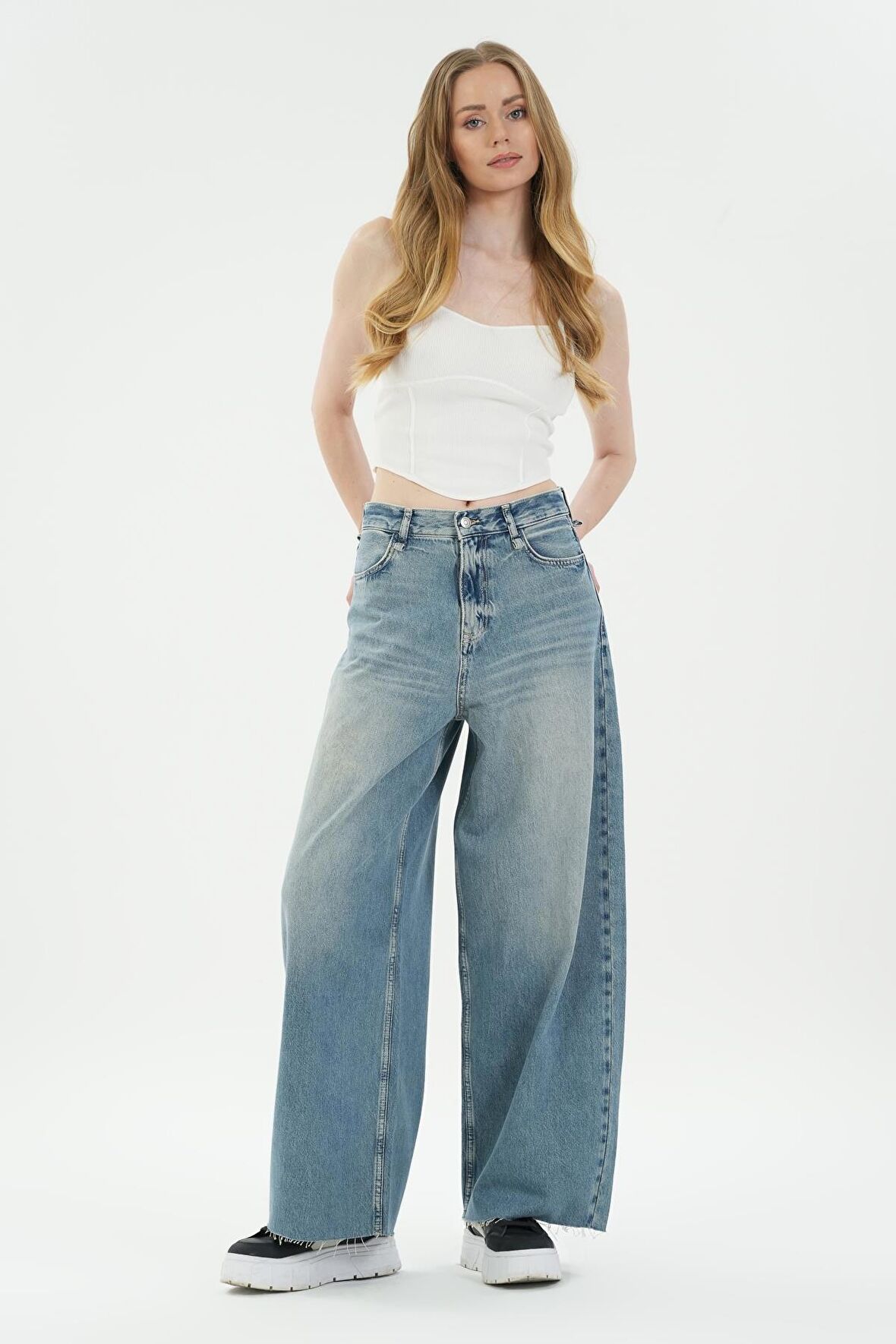 Açık Mavi Tintli Yüksek Bel Patı Fermuarlı Loose Fit Jean Pantolon C 4809-006