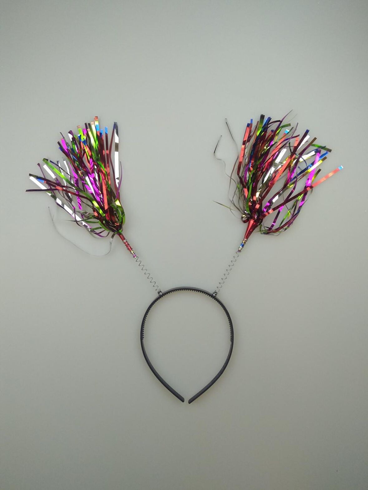 TAÇ YAYLI PÜSKÜLLÜ