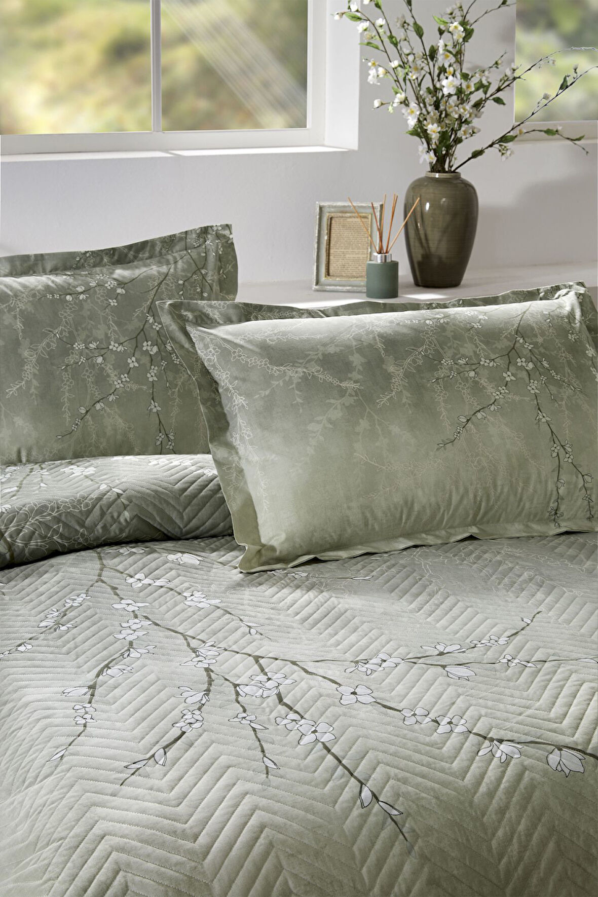 Özdilek White Sakura Çift Kişilik Kapitone Nevresim Takımı