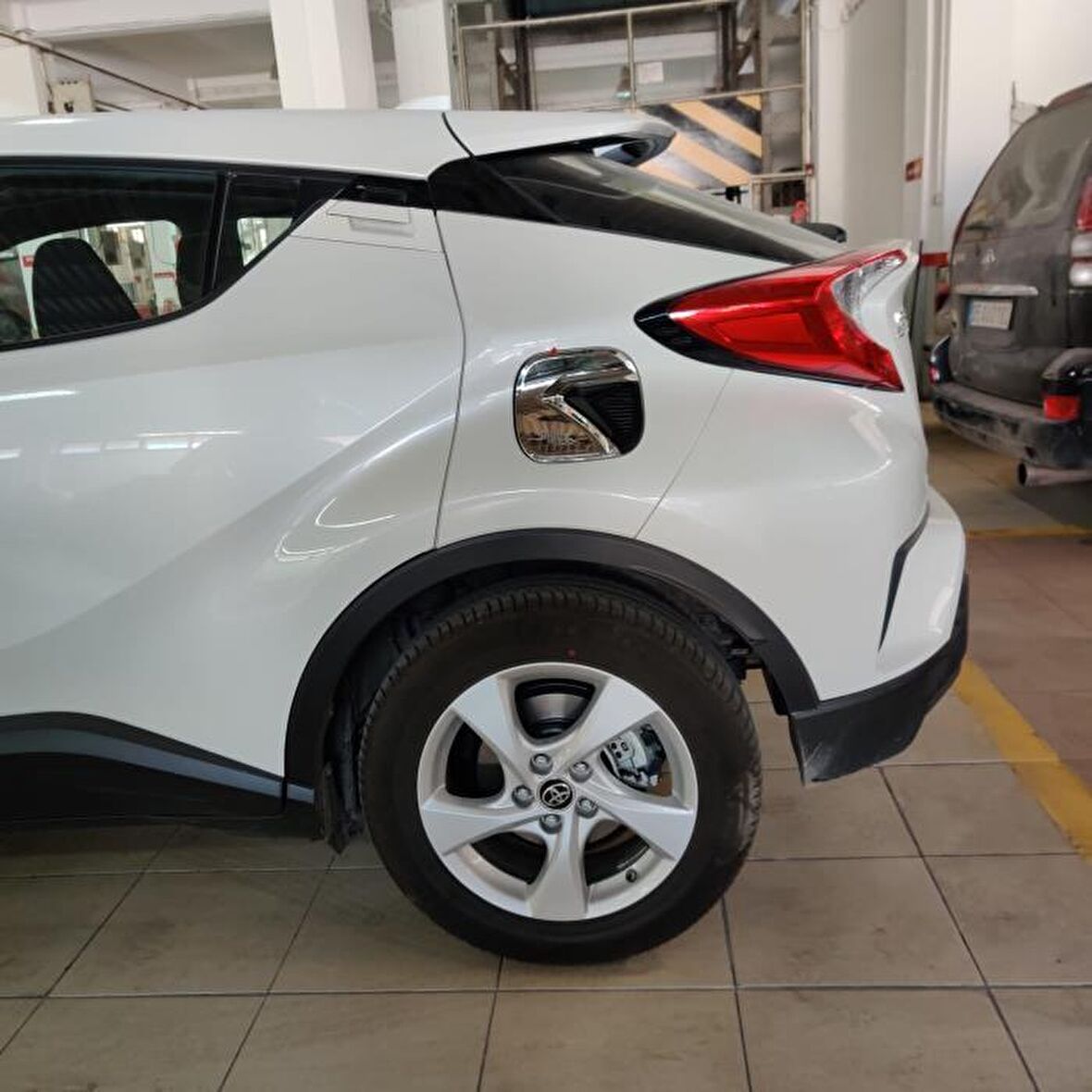 Toyota chr depo kapağı kaplaması