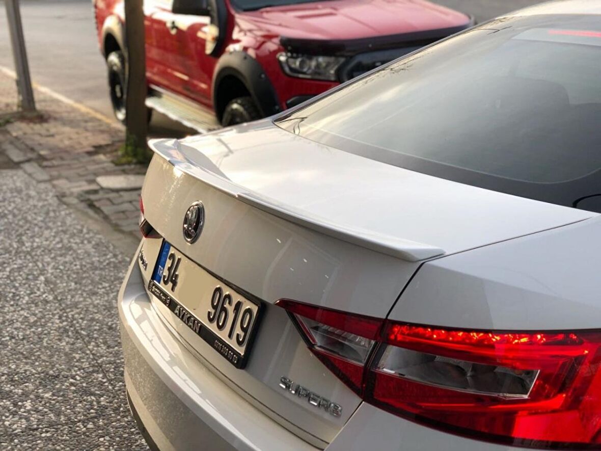 Skoda süperb bagaj üstü spoiler siyah 2015+