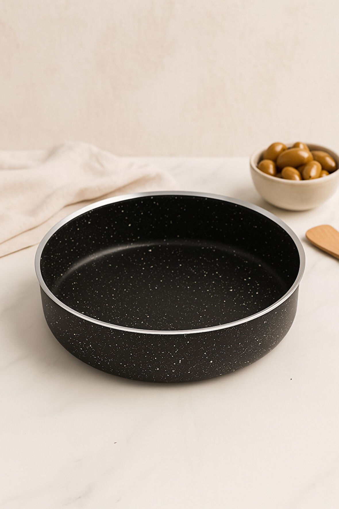 Döküm Granit Yuvarlak Sığ Fırın Tepsisi – 32 cm, 5.2 Litre, Yanmaz Yapışmaz, Yüksek Isıya Dayanıklı