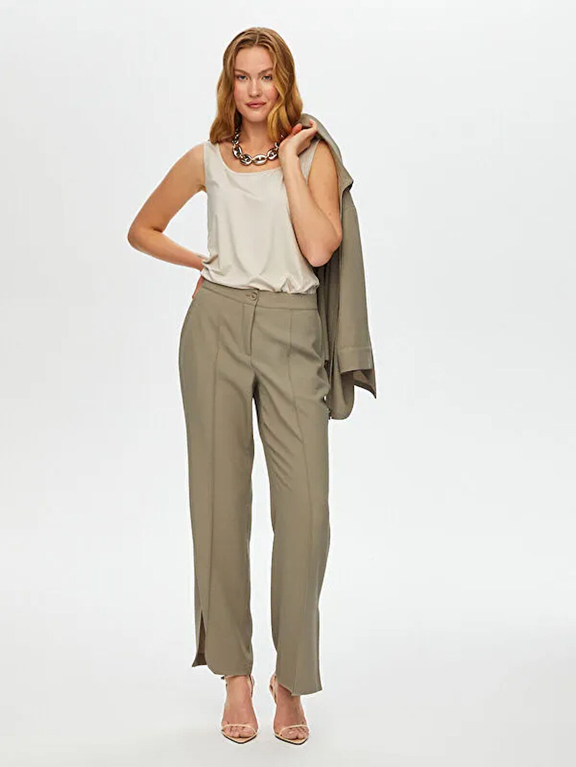 Önü Dikiş Detaylı Yırtmaçlı Wide Leg Fit Pantolon S25PNT009