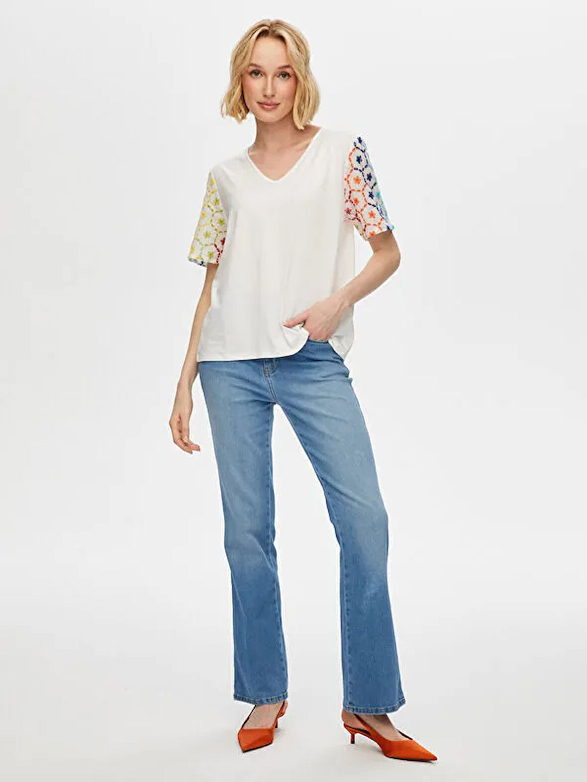 Renkli Brode Nakış Kollu V Yaka T-Shirt S25TSH066