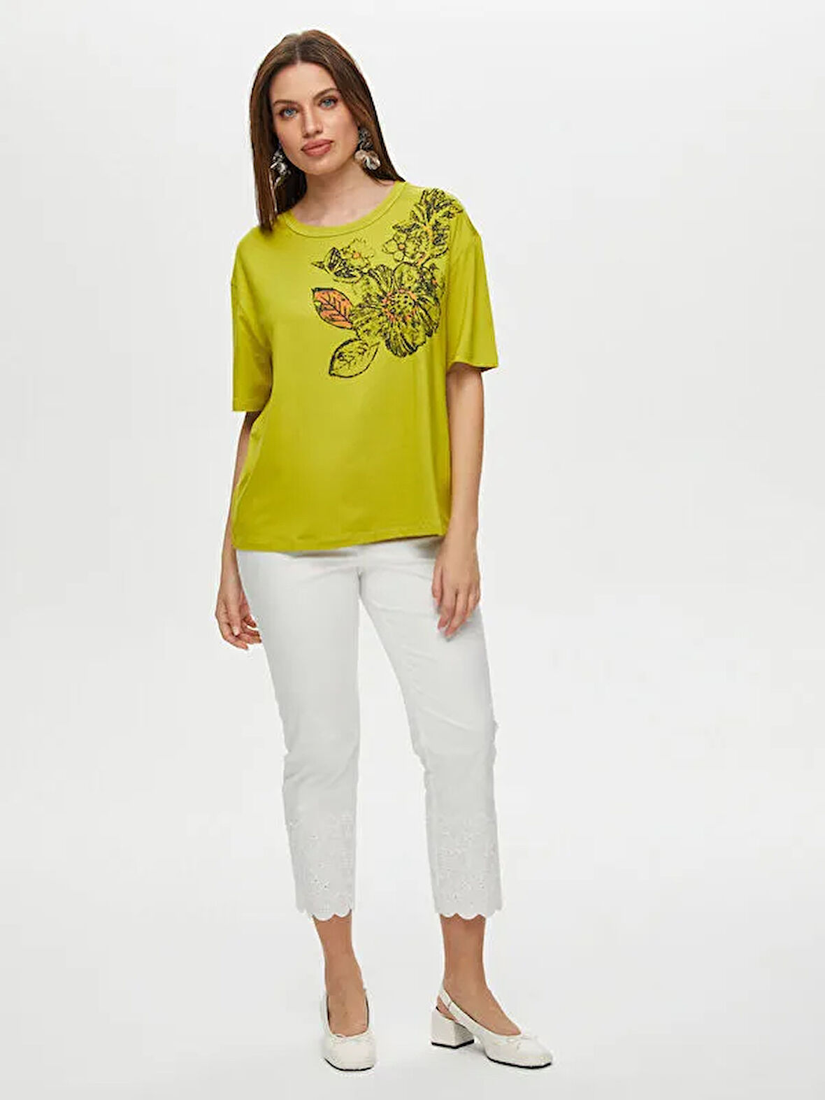 Çiçek Baskı Detaylı Yuvarlak Yaka Kısa Kol T-Shirt S25TSH071