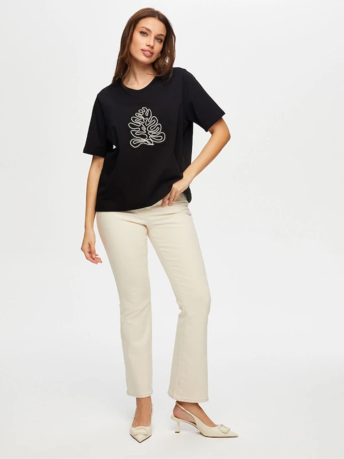 Önü Yaprak File Nakışlı Yuvarlak Yaka Pamuklu T-Shirt S25TSH080