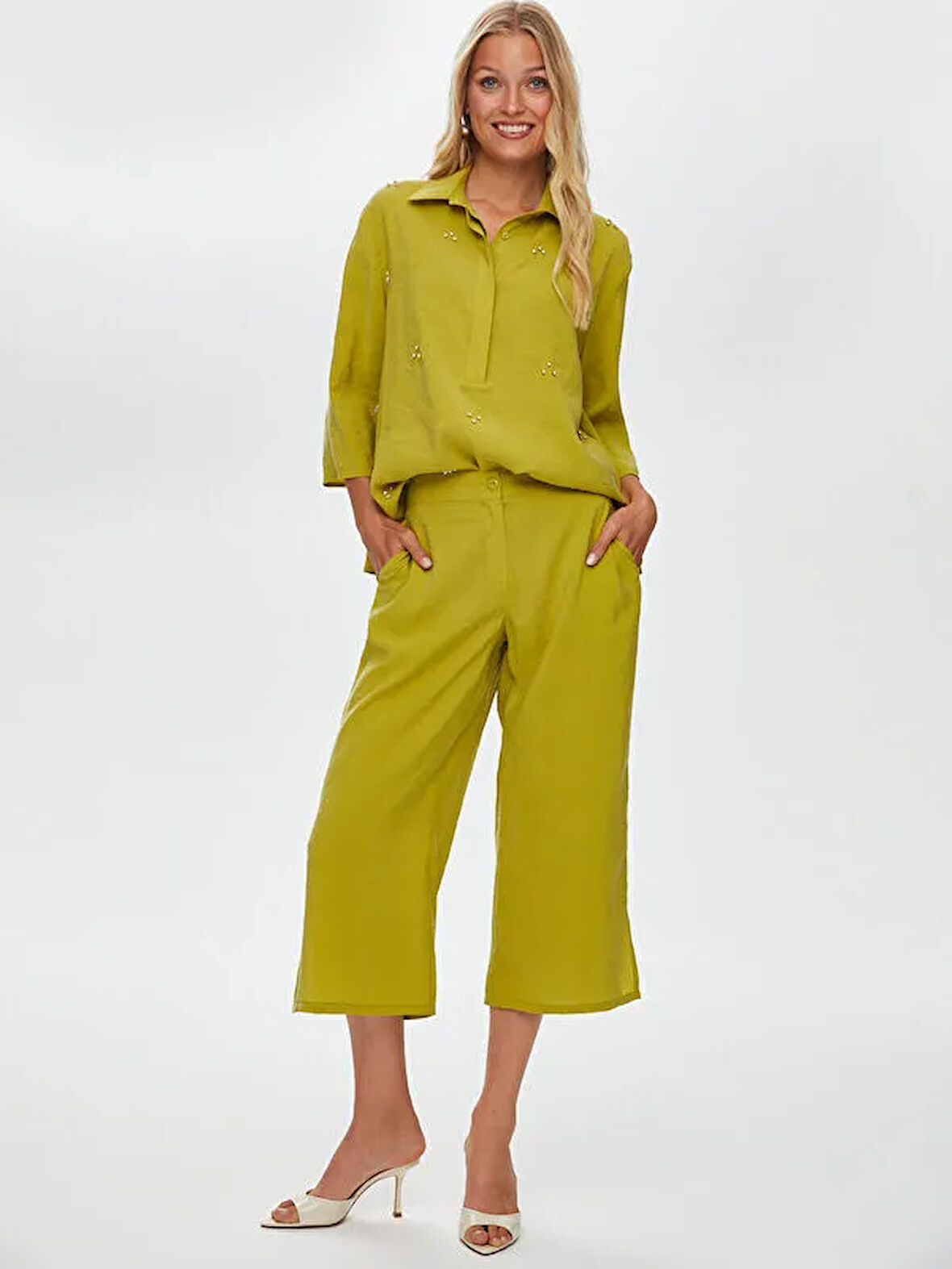 Yanları Yırtmaçlı Modallı Comfort Fit Caprı S25CPR002