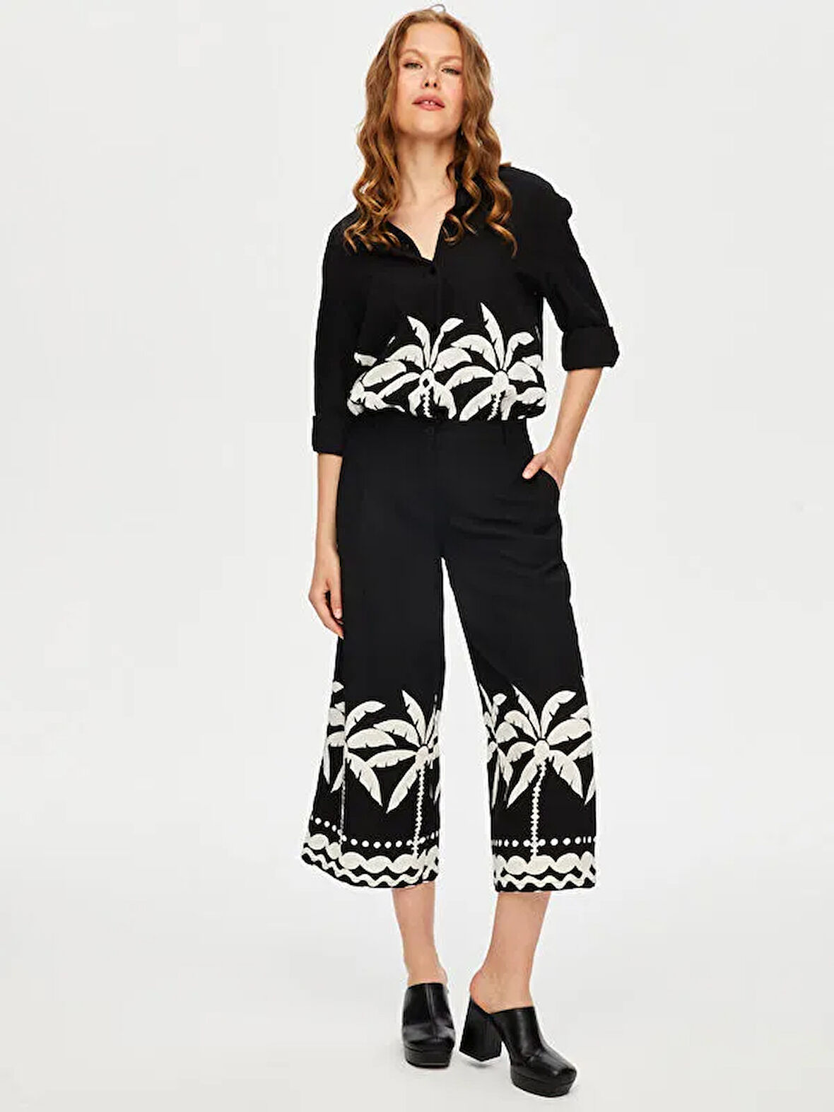 Resort Paçası Palmiye Desen Monochrome Caprı S25CPR015