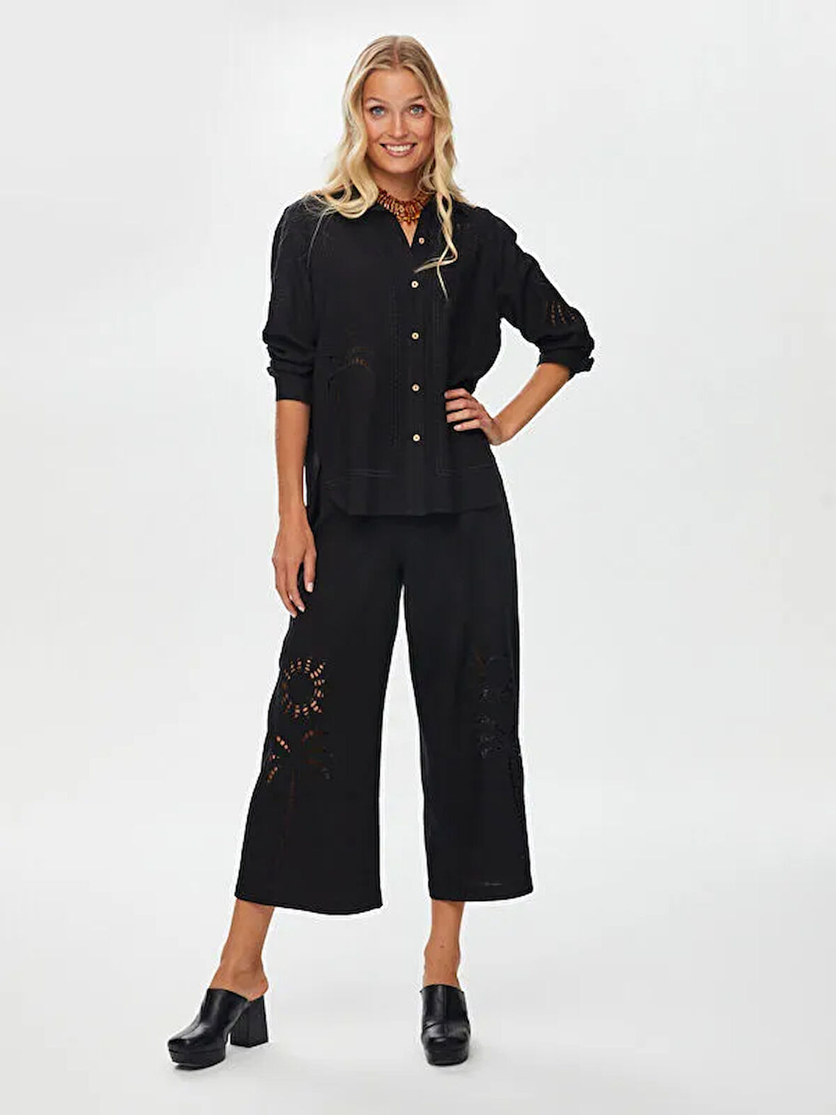 Resort Delik İşi Nakış Detaylı Viskon Keten Gömlek S25GML046