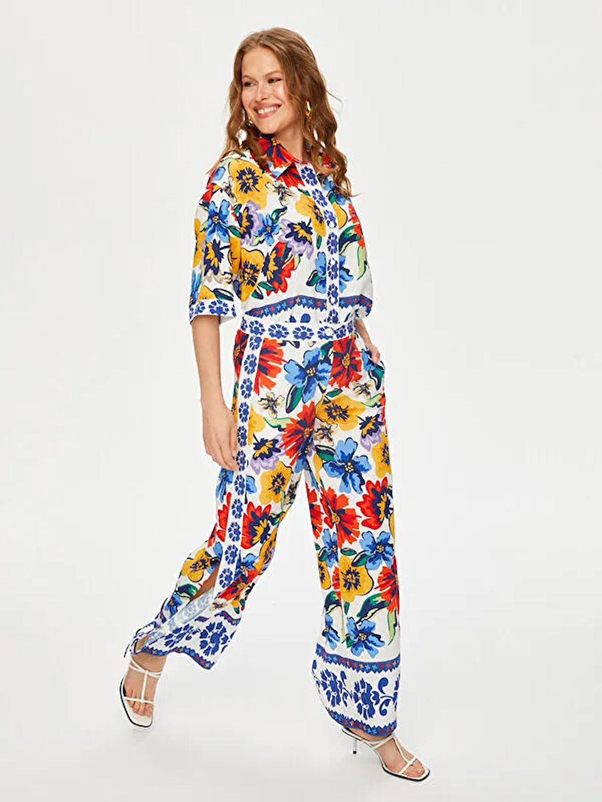 Resort Çiçek Desen Paçası Yırtmaçlı Wide Leg Fit Viskon Pantolon S25PNT045