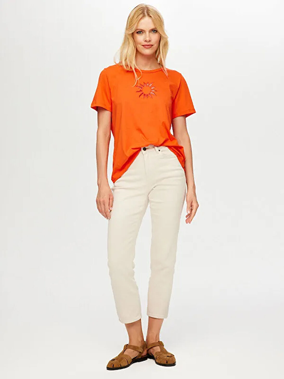 Resort Delik İşi Nakışlı Yuvarlak Yaka T-Shirt S25TSH111