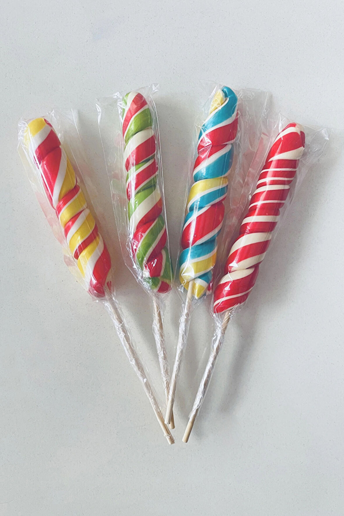 Büyük Spiral Çubuklu Sosyete Şekeri 28gr 10 Adet