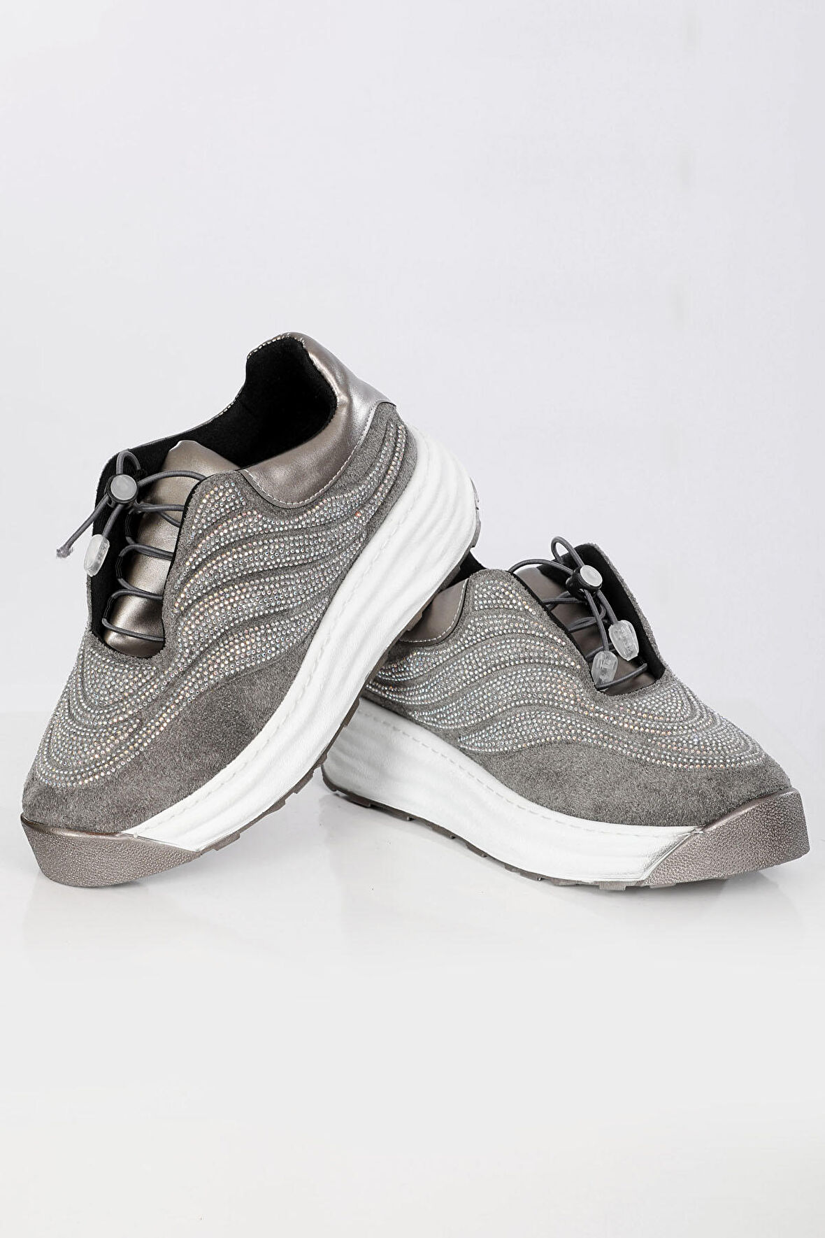 Veform Hafif ve Rahat Tabanlı, Taş Süslemeli Günlük Şık ve Spor Kadın Ayakkabı FV1507FV