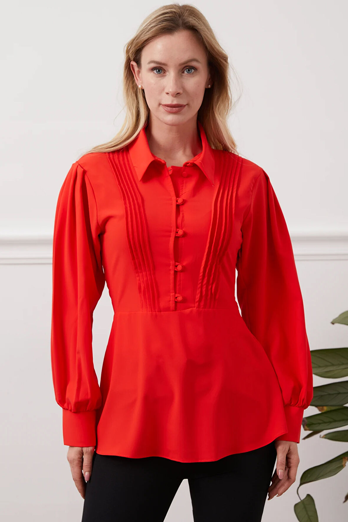 Go Veform Kadın Omzu Pileli Ön Kısmı Şerit Detaylı Şık Gömlek Kırmızı ZN5109