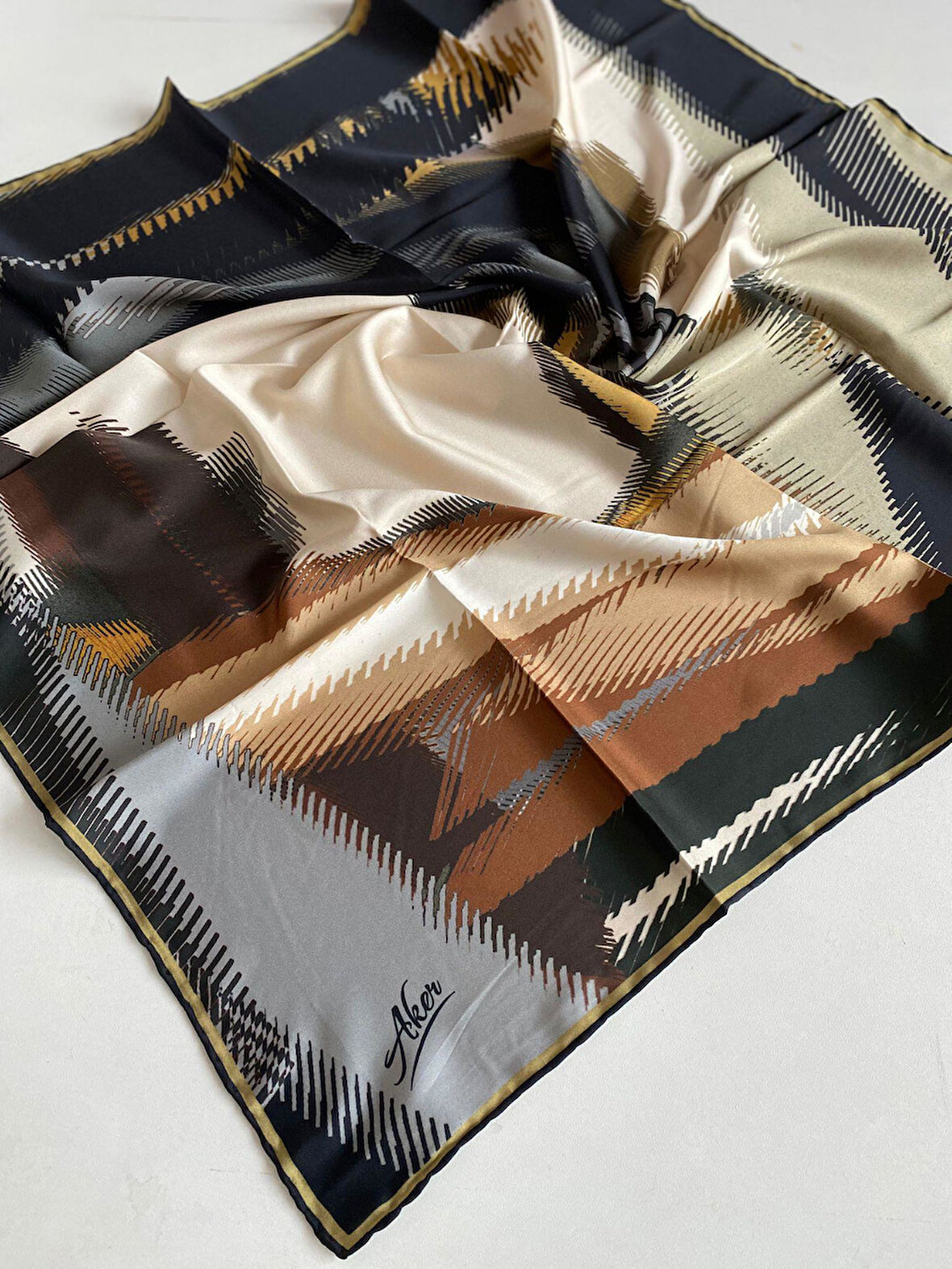 Aker Polyester Eşarp 51811 Siyah Karışık Desen