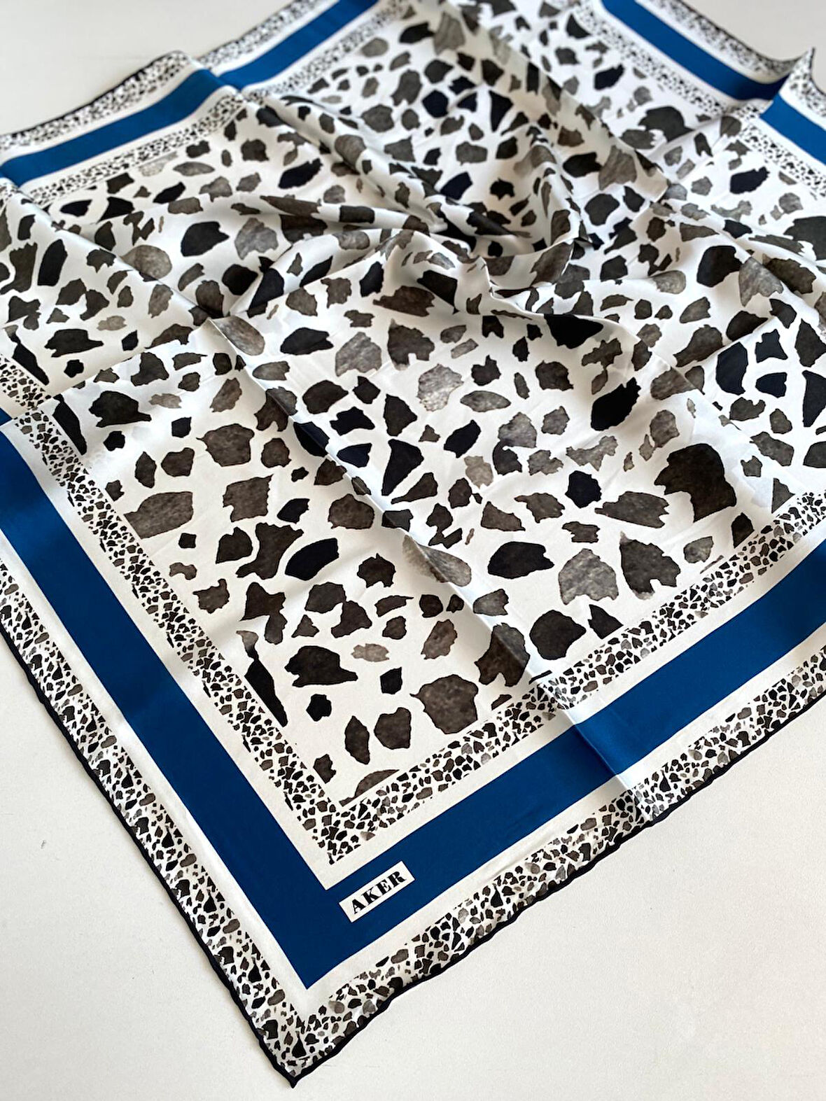 Aker Sura İpek Eşarp 8786701-311-48035 Beyaz Karışık Desen