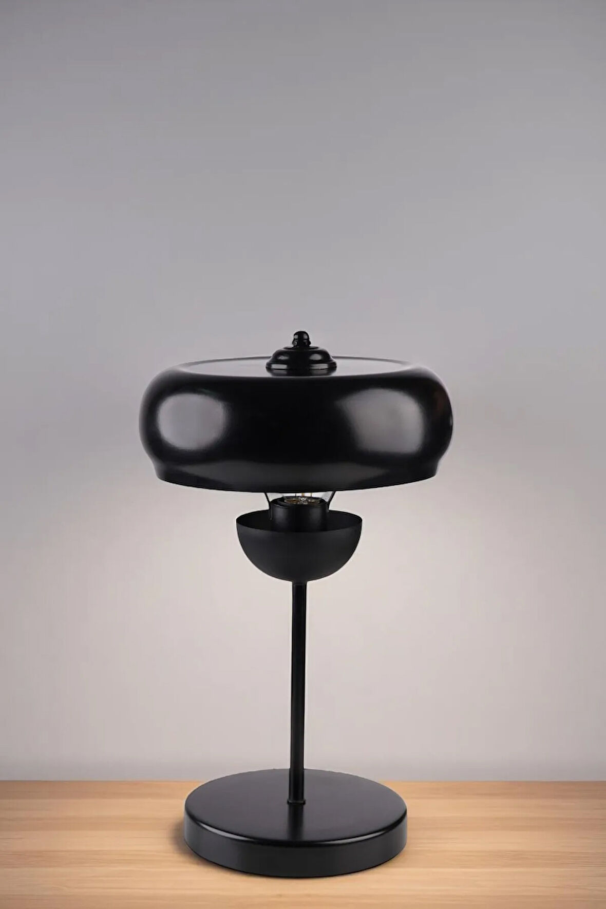 GALE SİYAH SMİTH BAŞLIKLI MASA LAMBASI