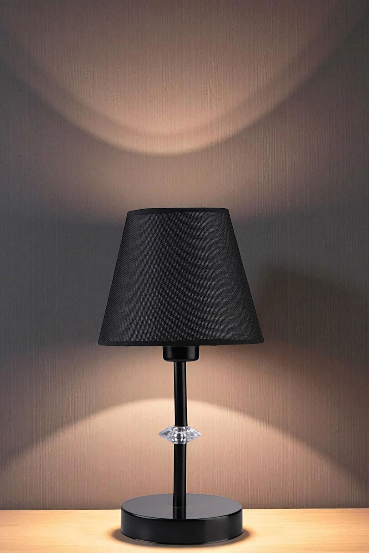 ÜSKÜP SİYAH HASIR SİYAH ABAJURLU MASA LAMBASI