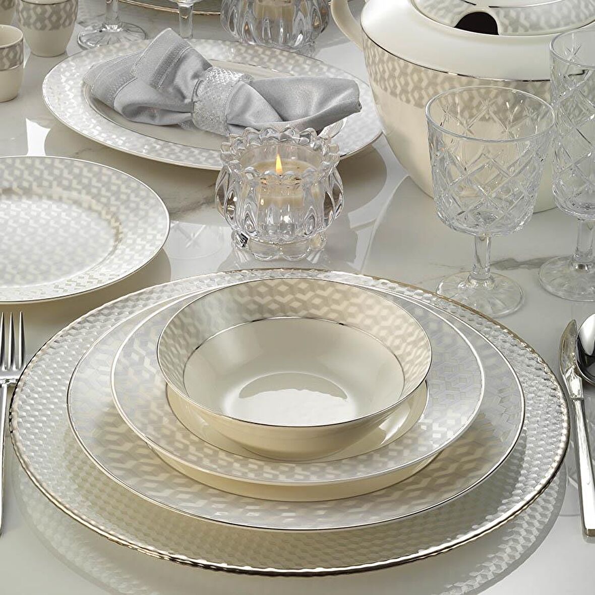 Kütahya Porselen Bone Kalipso 62 Parça 12 Kişilik Klasik Yuvarlak Porselen Yemek Takımı 