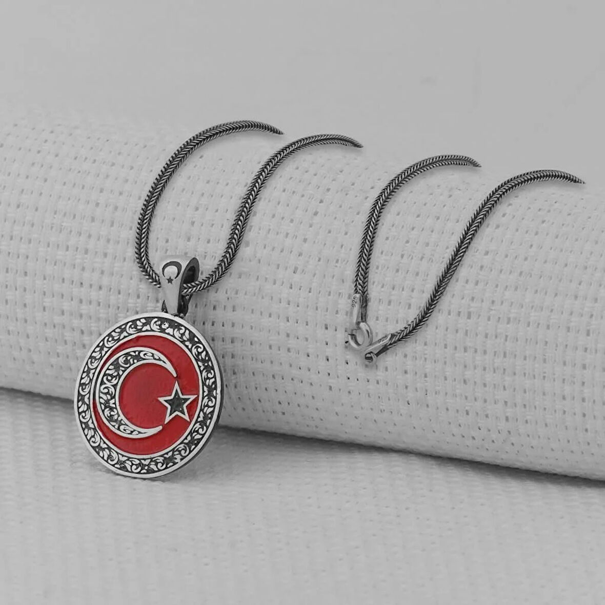 Gravur İşlemeliOrta Boy Ay Yıldız 925 Ayar Gümüş Erkek Kolye