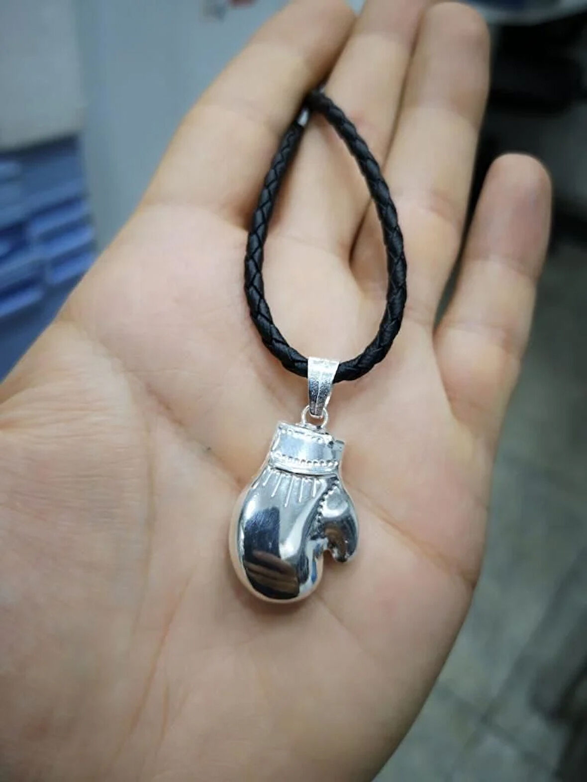 Boks Eldiveni Deri İpli 925 Ayar Gümüş Erkek Kolye