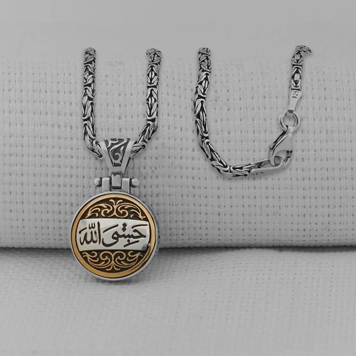 Kral Zincirli Hasbiyallah Allah Yazılı Ortası Dönen 925 Ayar Gümüş Erkek Kolye