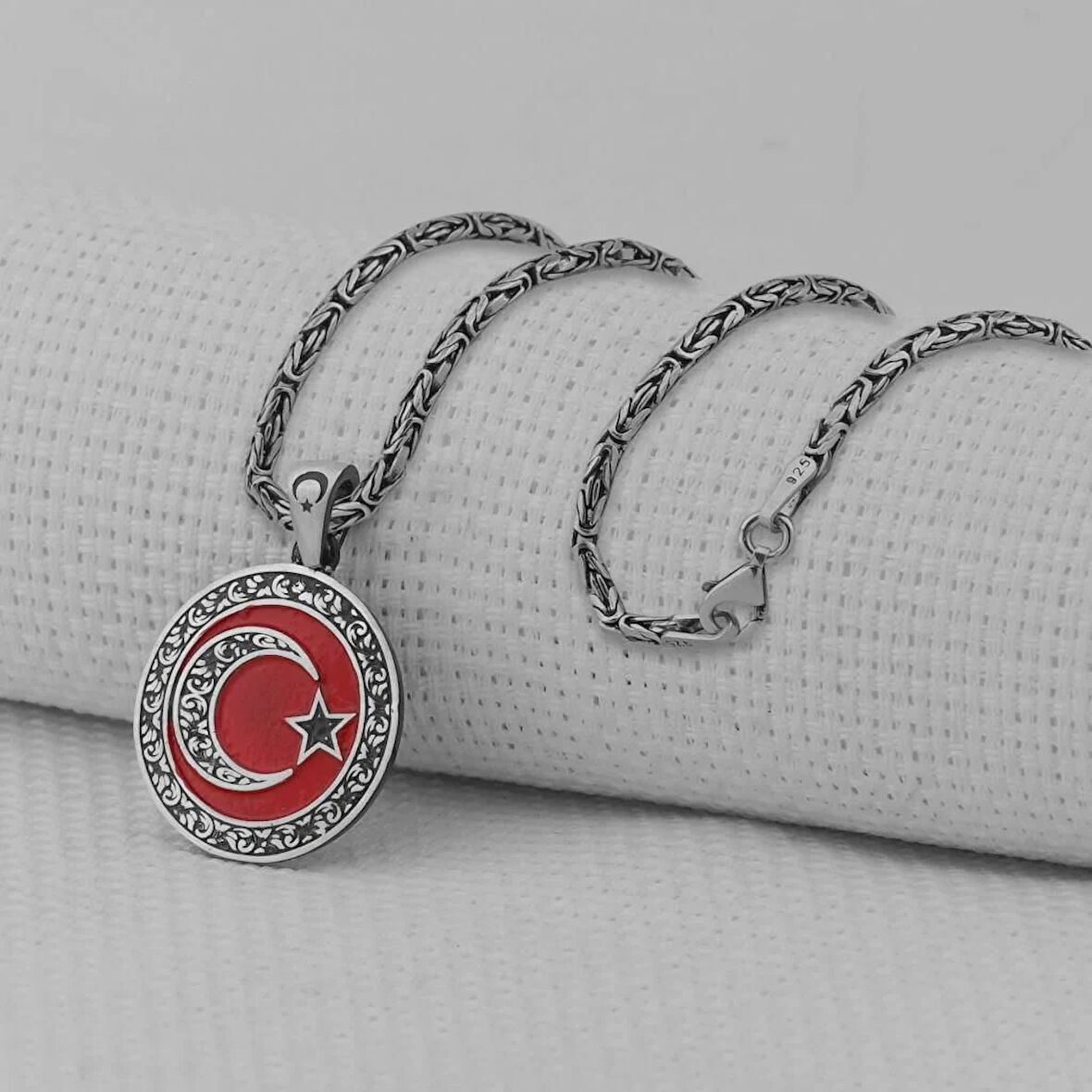 Gravur İşlemeliOrta Boy Ay Yıldız 925 Ayar Gümüş Erkek Kolye