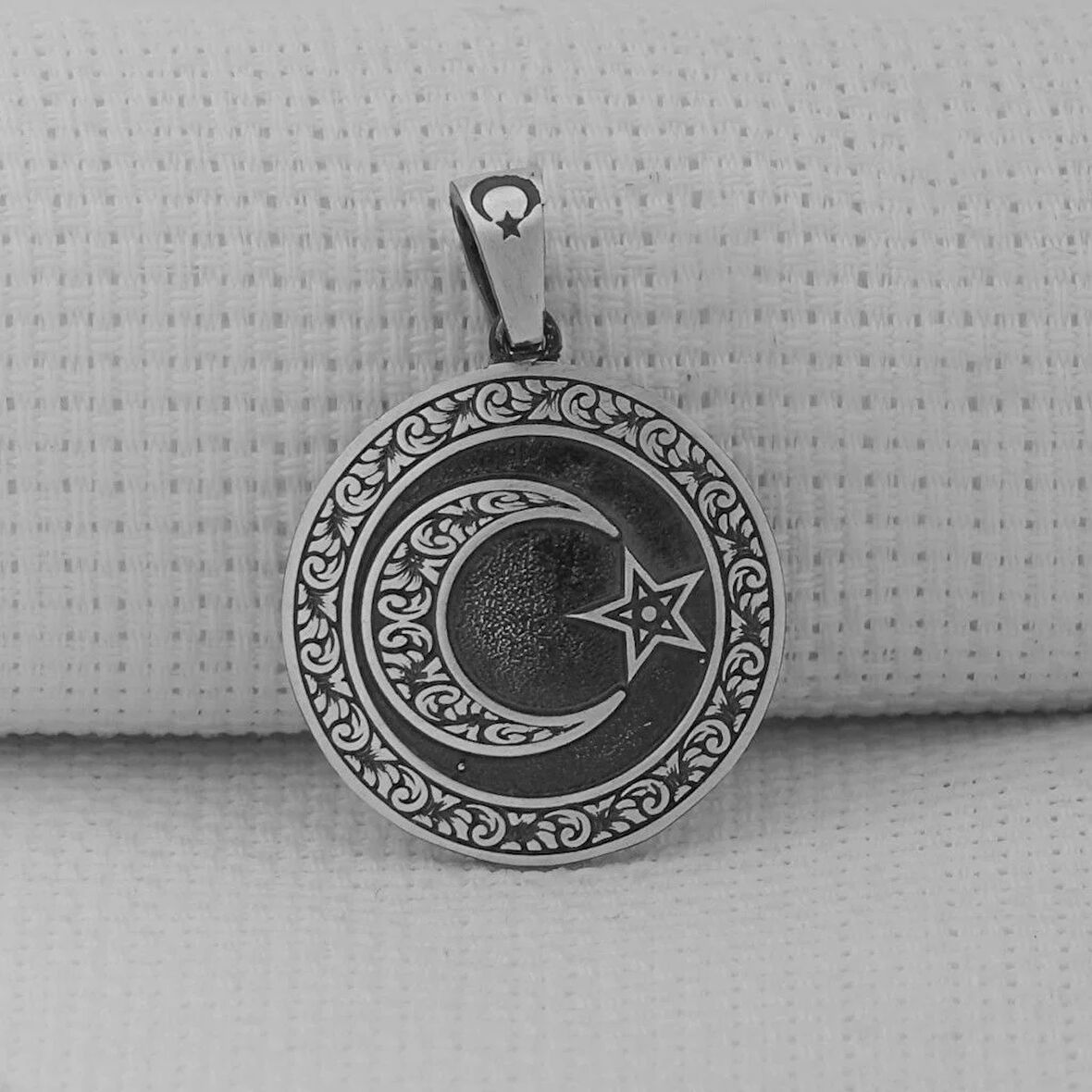 Siyah Gravur İşlemeli  Ay Yıldız 925 Ayar Gümüş Erkek Kolye Ucu