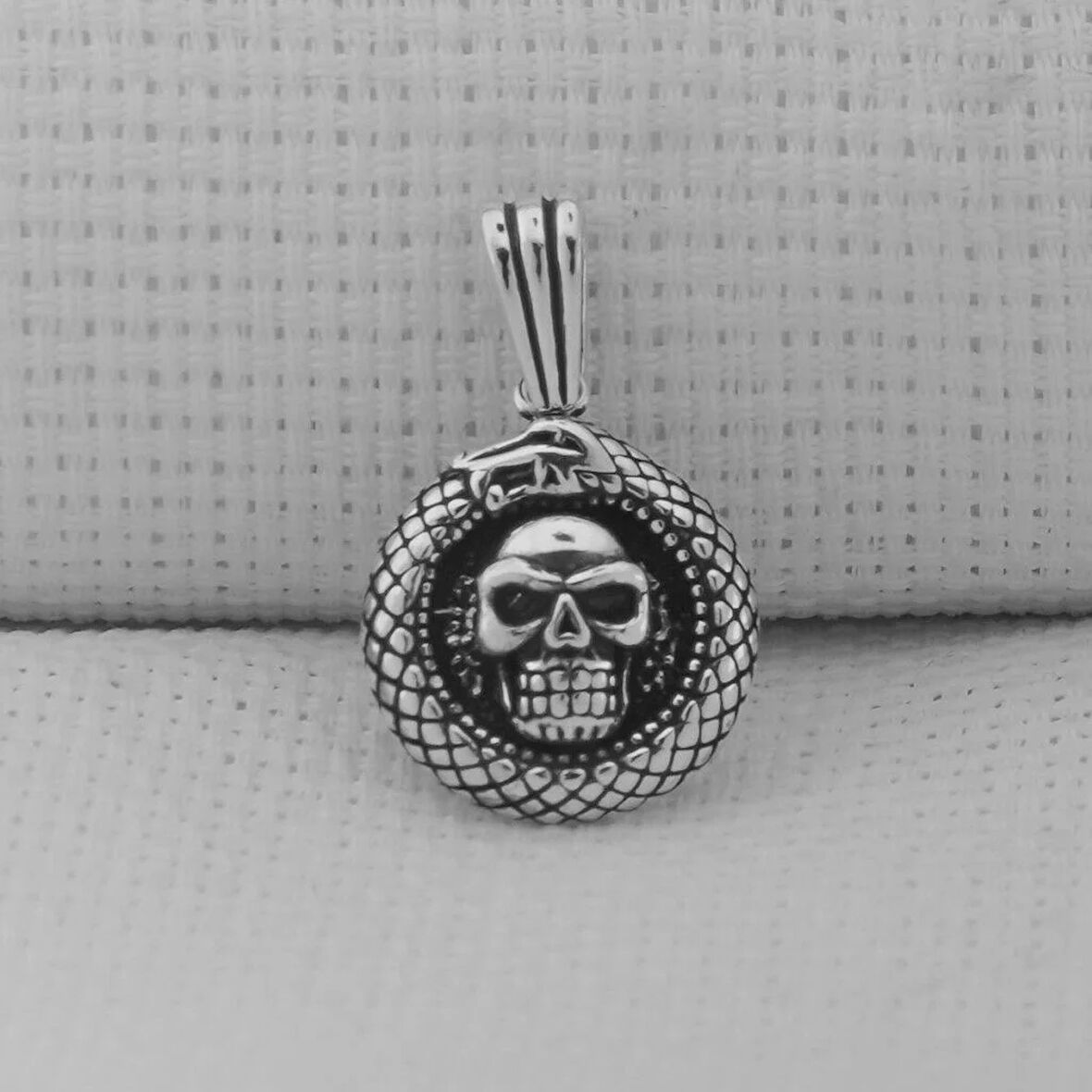 Kurukafalı Yılan Tasarımlı 925 Ayar Gümüş Erkek Kolye Ucu