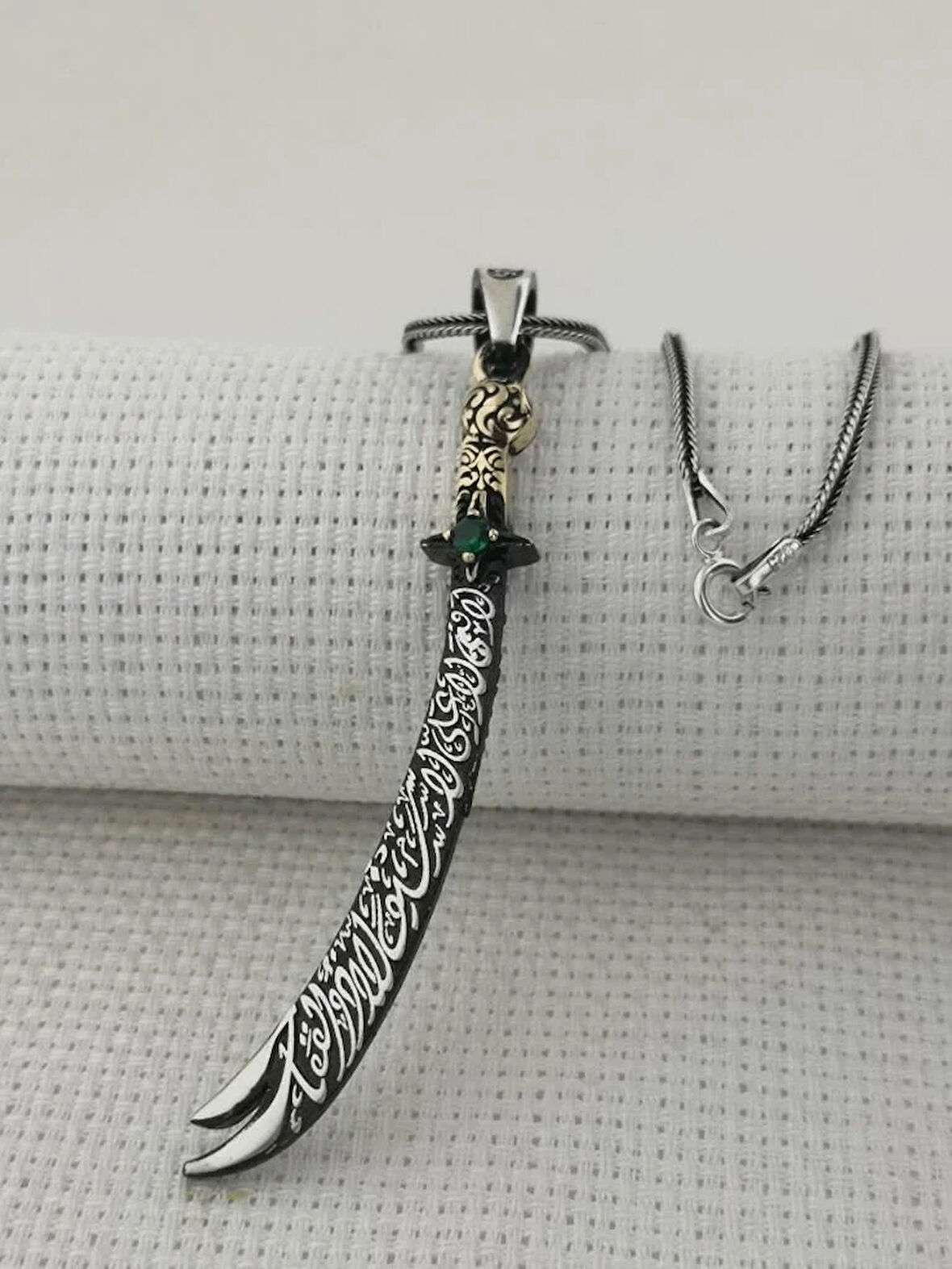Yeşil Taşlı La Fetta İlla Ali La Seyfe İlla Zülfikar Yazılı 925 Ayar Gümüş Erkek Kolye