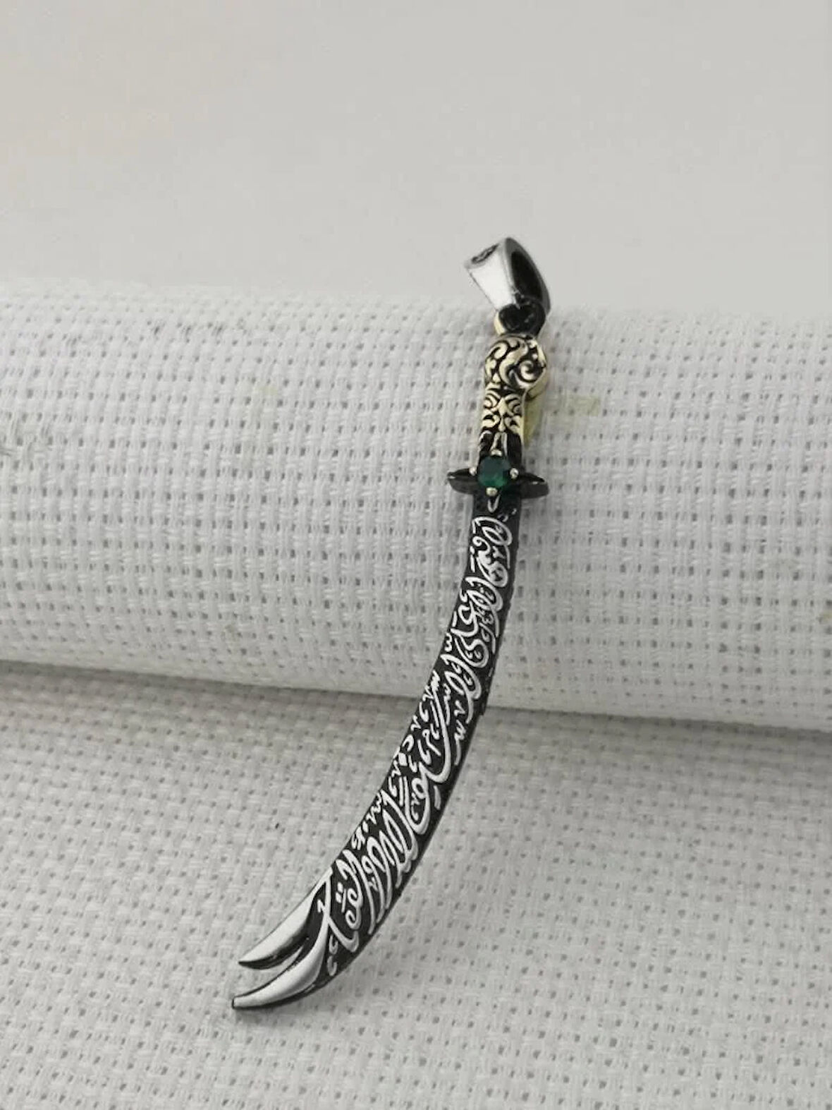 Yeşil Taşlı La Fetta İlla Ali La Seyfe İlla Zülfikar Yazılı  925 Ayar Gümüş Erkek Kolye