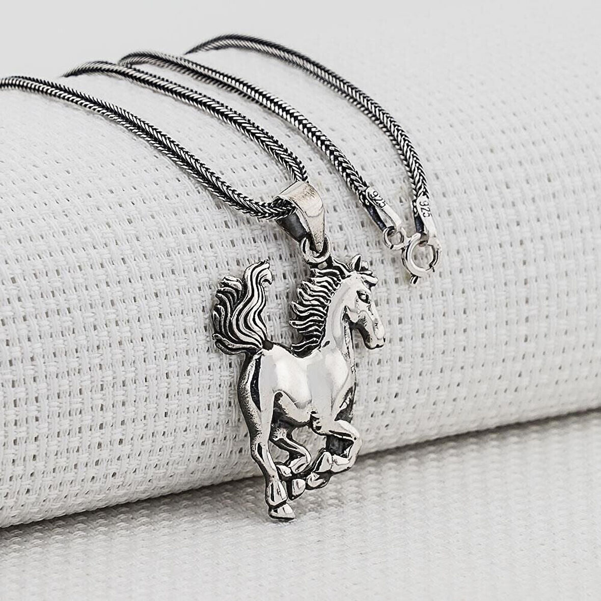 At  925 Ayar Gümüş Erkek Kolye