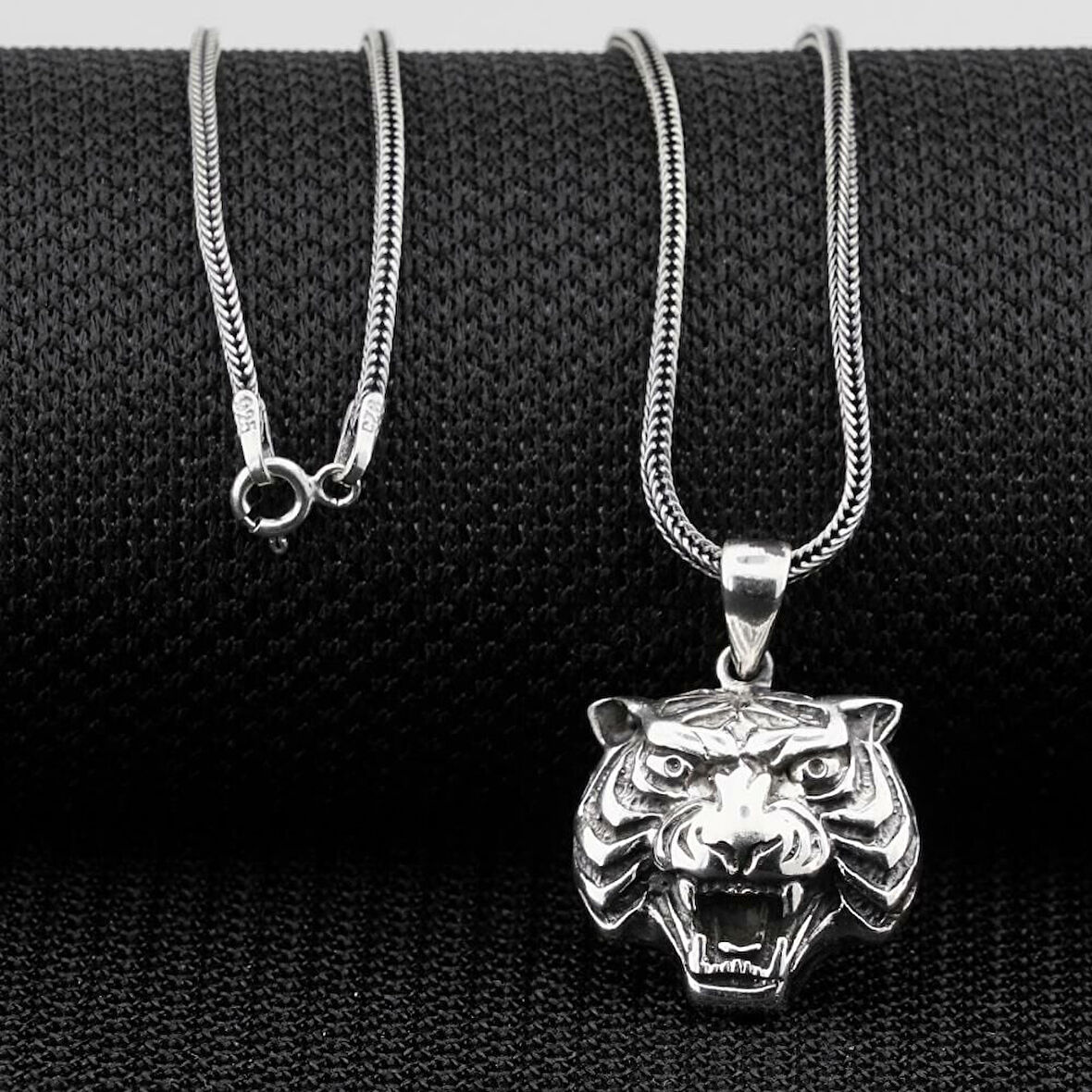 Kaplan Tasarımlı  925 Ayar Gümüş Erkek Kolye