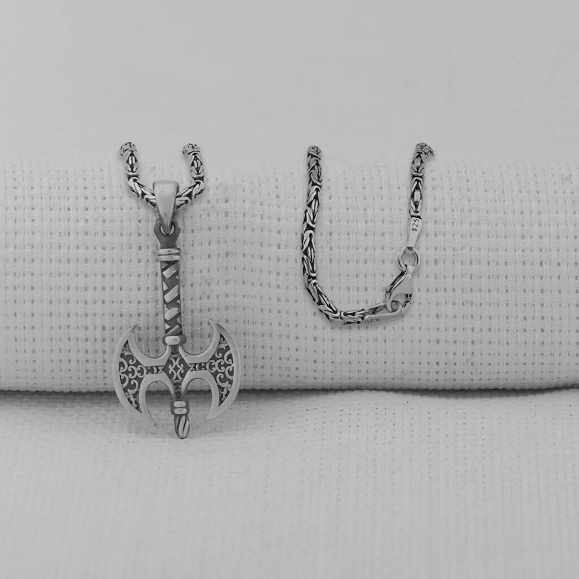 Çift Taraflı Balta Tasarımlı 925 Ayar Gümüş Erkek Kolye