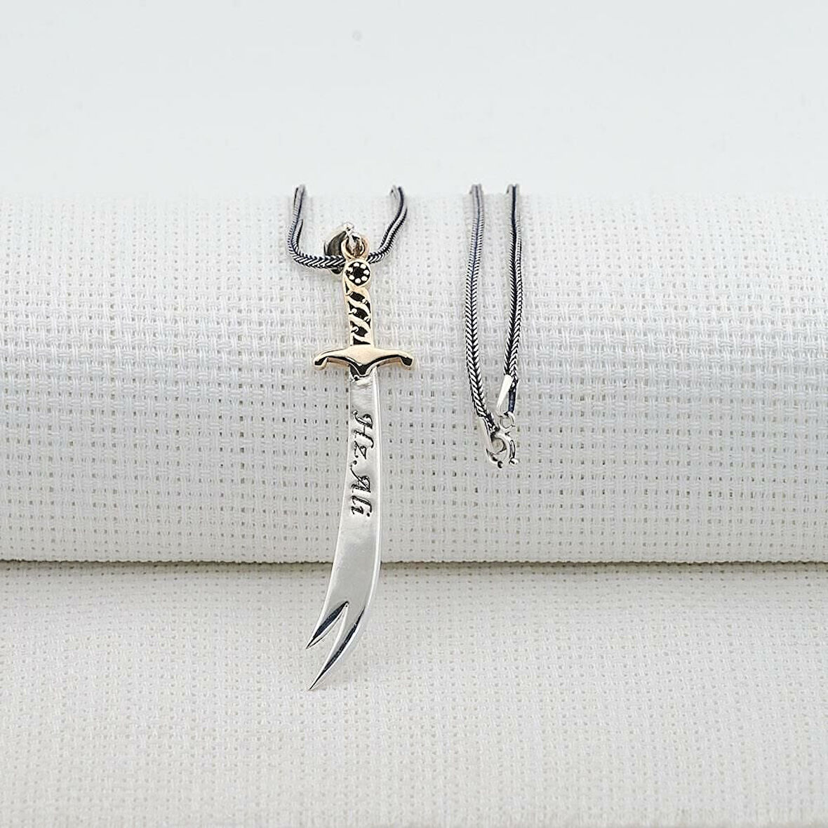 Hz Ali Yazılı Zulfikar 925 Ayar Gümüş Erkek Kolye