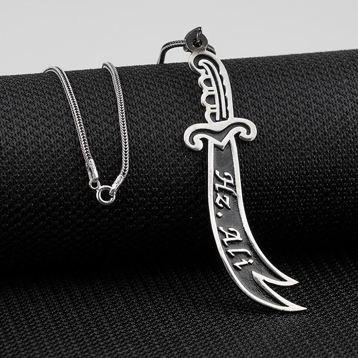 Hz Ali Yazılı Zulfikar 925 Ayar Gümüş Erkek Kolye