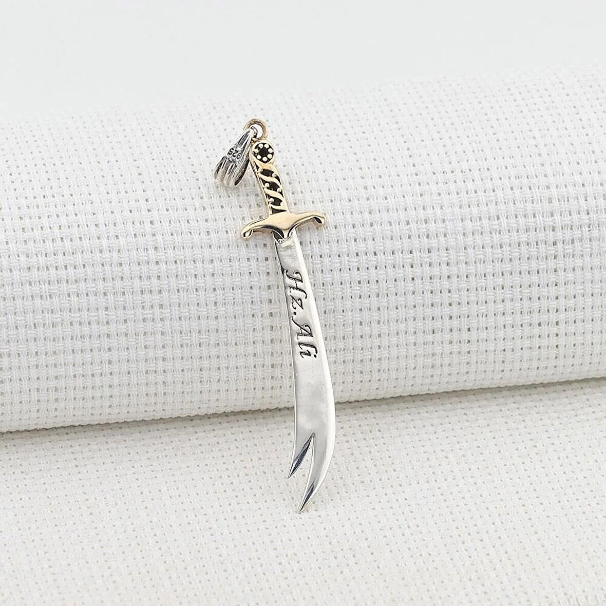 Hz Ali Yazılı Zulfikar 925 Ayar Gümüş Erkek Kolye Ucu