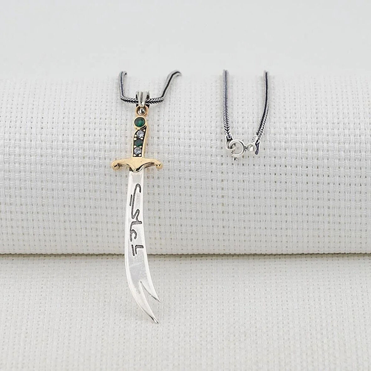 Hz Ali Yazılı ZulfikarYeşil BeyazTaşlı  925 Ayar Gümüş Erkek Kolye