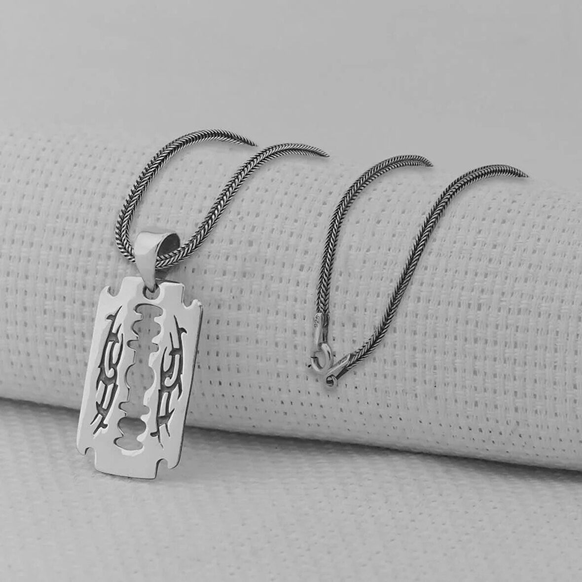 Jilet Tasarımlı 925 Ayar GümüşErkek Kolyesi