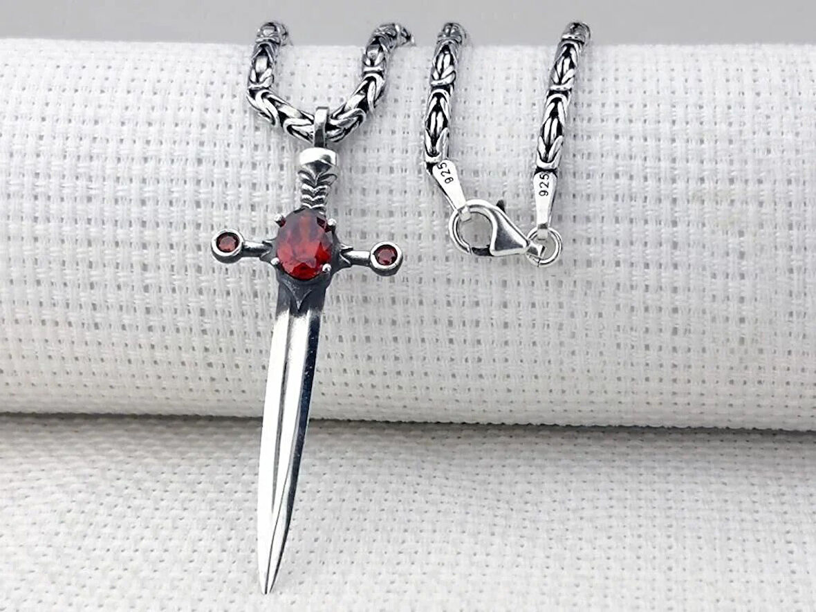 Kırmızı Taşlı Kral Zincirli Şovalye 925 Ayar Gümüş Erkek Kolye