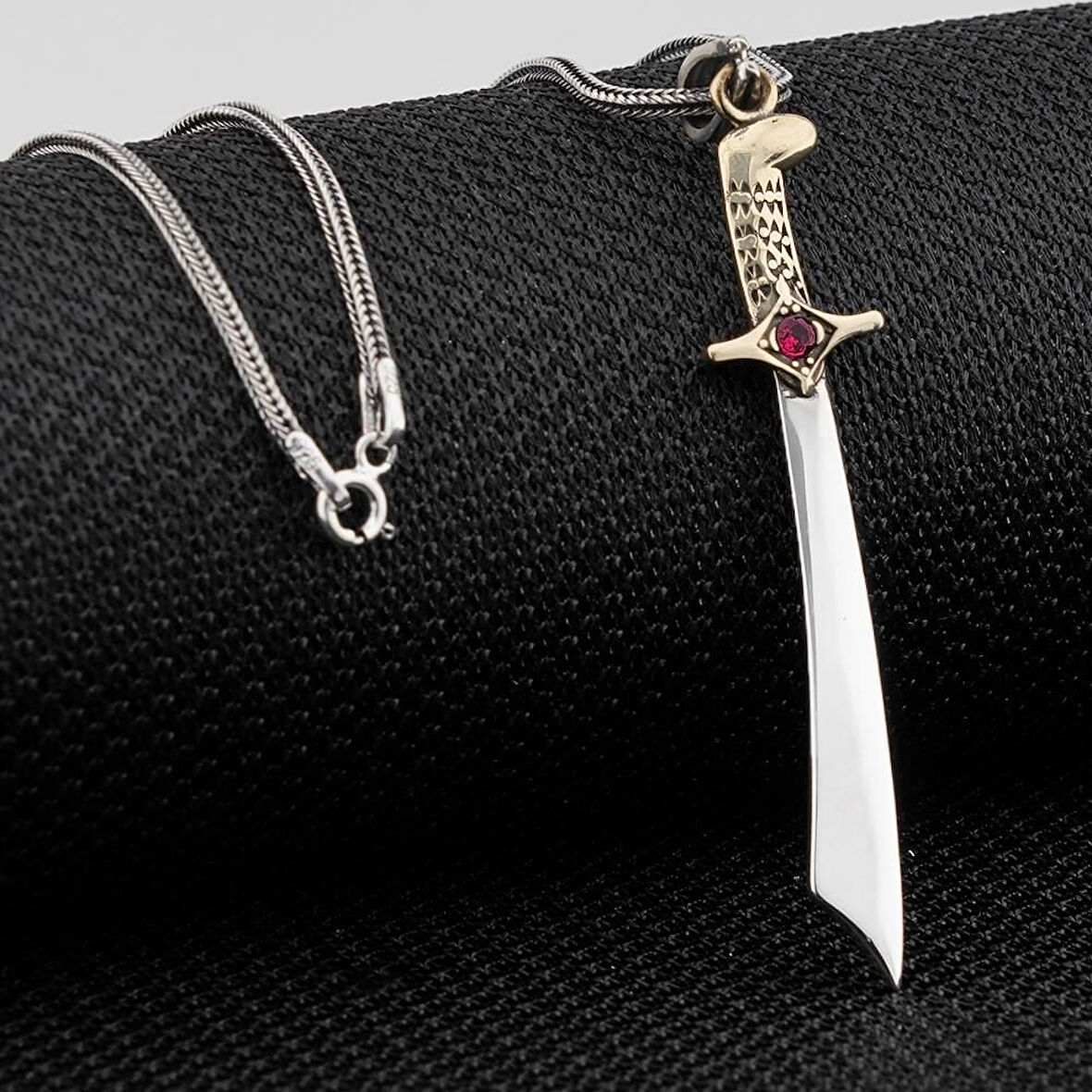 Kırmızı Zirkon Taşlı Mogon Parlak 925 Ayar Gümüş Erkek Kolye