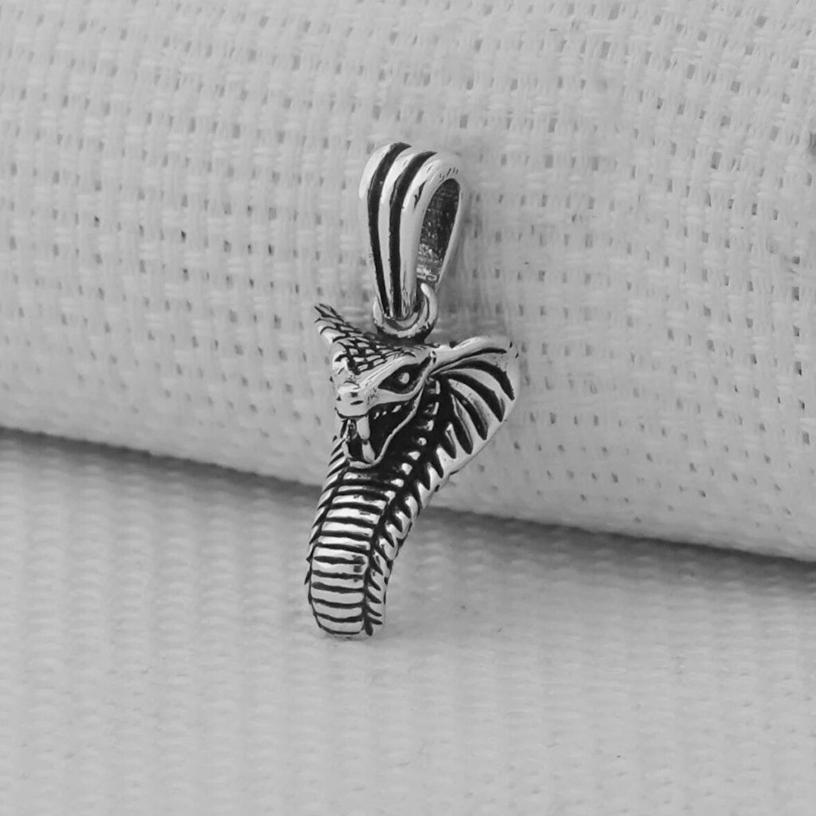 Kobra Tasarımlı 925 Ayar Gümüş Erkek Kolye