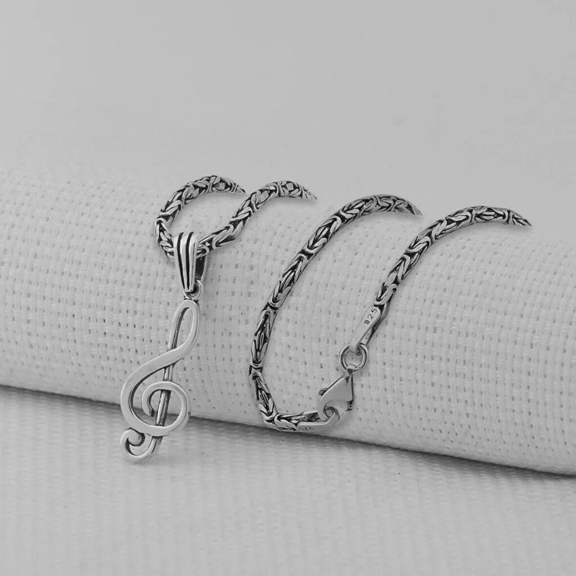 Nota Tasarımlı 925 Ayar Gümüş Erkek Kolye