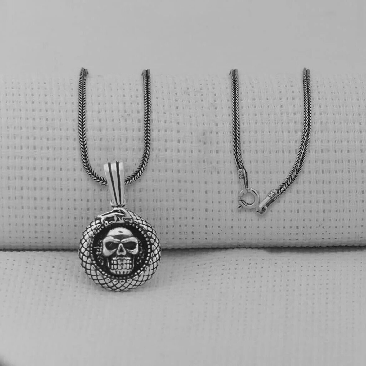 Kuru Kafa Yılan Tasarımlı 925 Ayar Gümüş Erkek Kolye