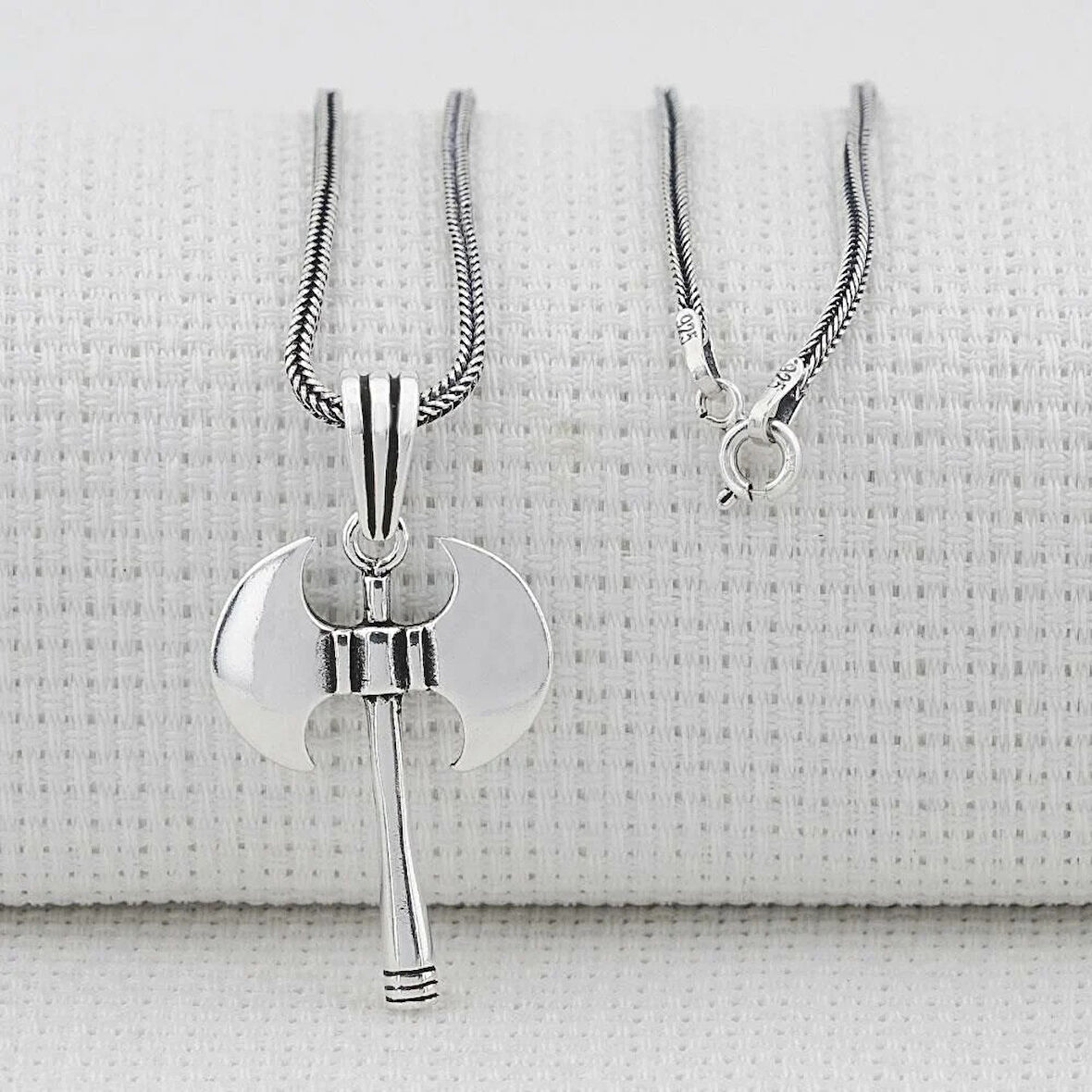 Çift Başlı Balta Tasarımlı 925 Ayar Gümüş Erkek Kolye