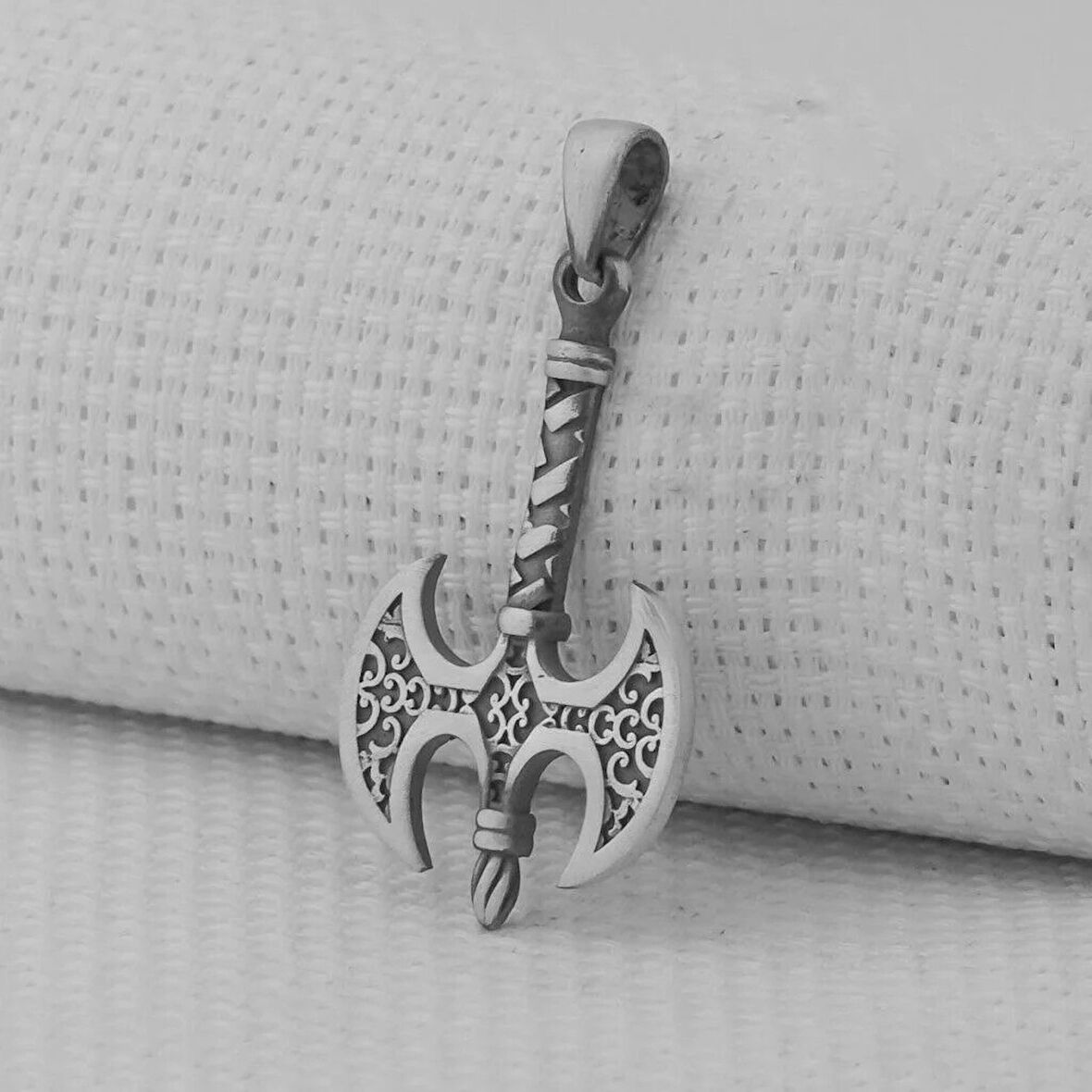 Çift Taraflı Balta Tasarımlı 925 Ayar Gümüş Erkek Kolye Ucu