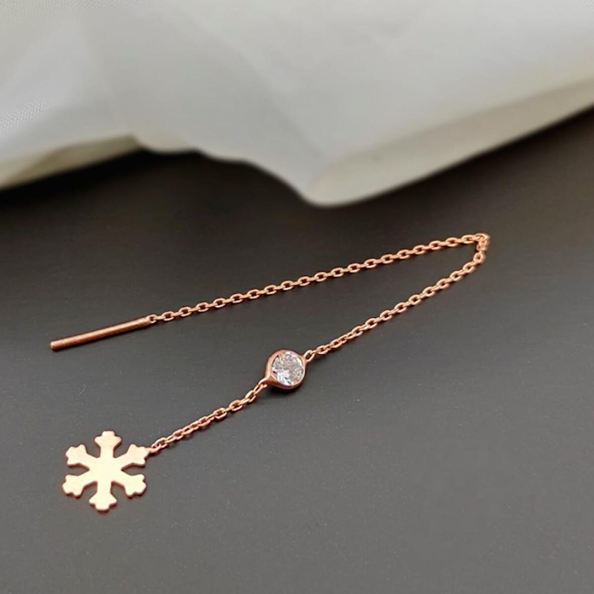 KARTANESİ SALLANTILI TEK 925 AYAR GÜMÜŞ KÜPE