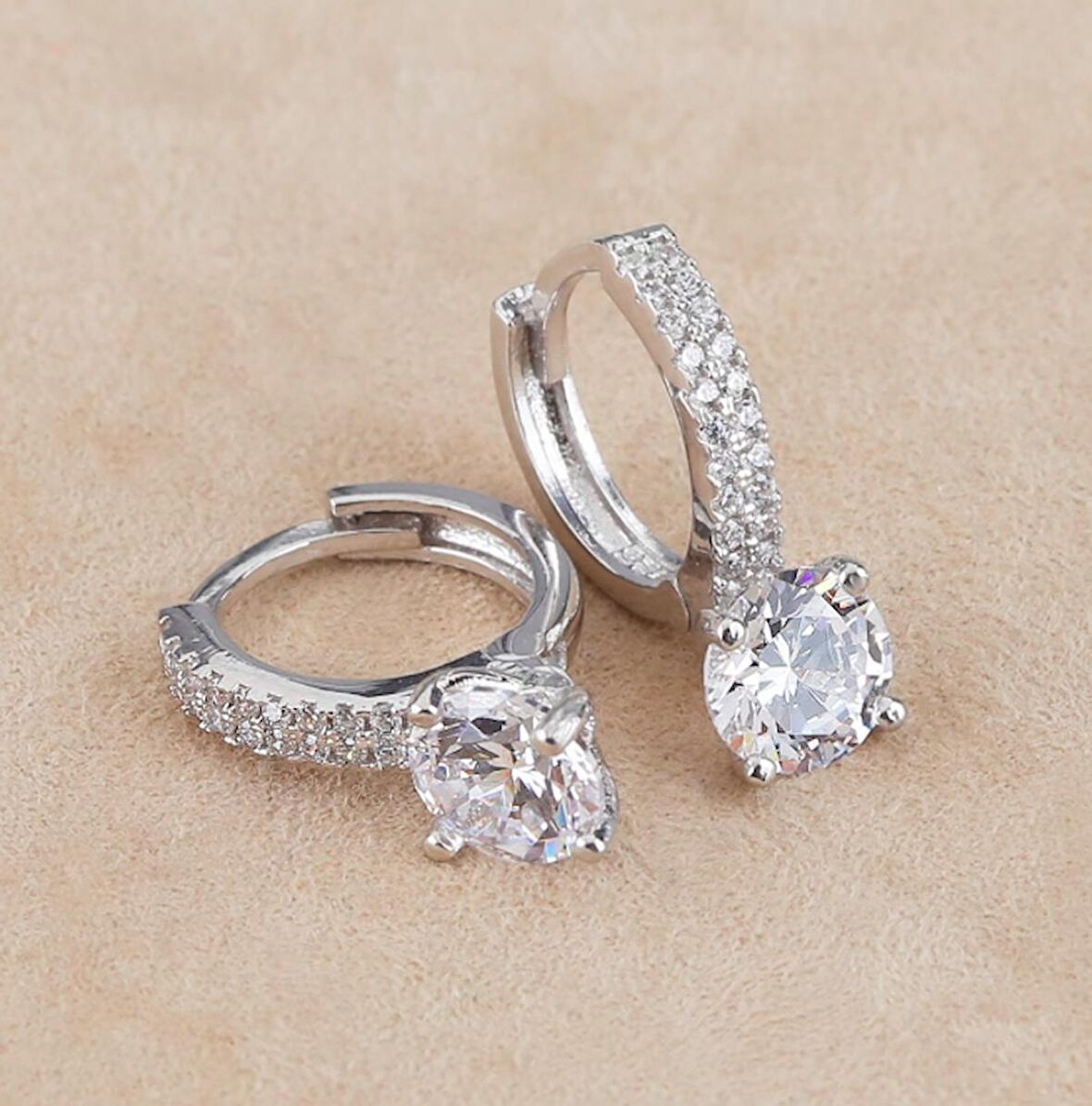 TEK TAŞ SALLANTILI 925 AYAR GÜMÜŞ KÜPE